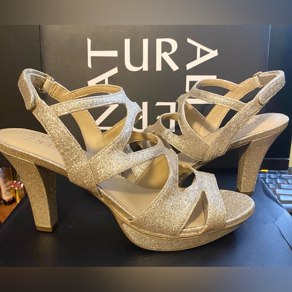 Naturalizer Dianna Glittering Gold Strappy Heels. Size 9.
